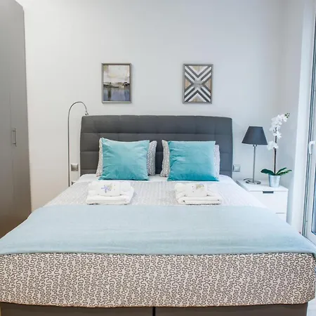 A25 Pristine & Sunny Flat With Balcony At Downtown Apartment